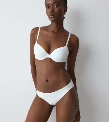 BODY MAKE-UP