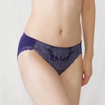 【SALE】天使のブラ スリムライン614 レギュラーショーツ, ブルー, model