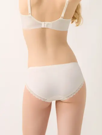天使のブラ 魔法のハリ感656 レギュラーショーツ