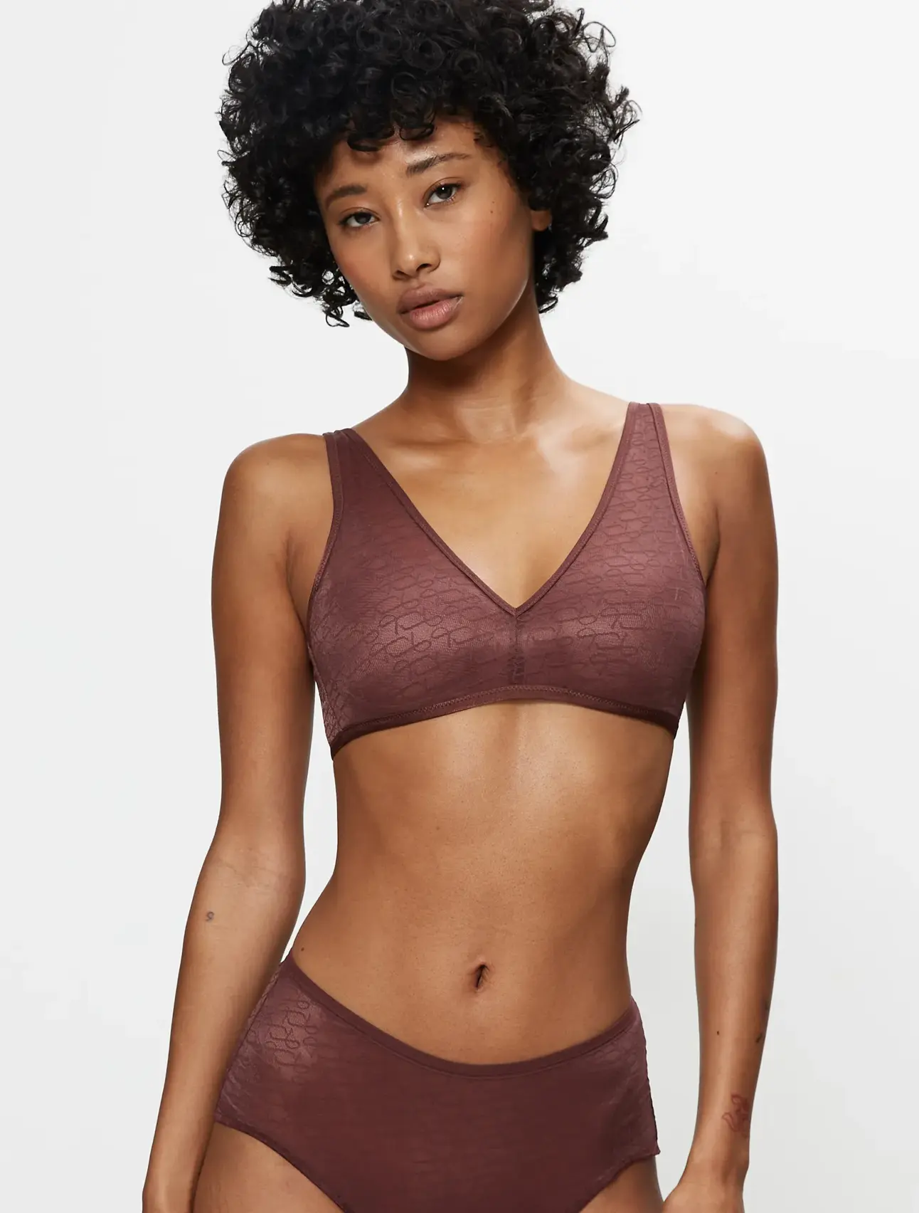 TRIUMPH SIGNATURE SHEER