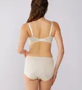 【SALE】トリンプ プレミアム ゴールドレーベル4005 ブラジャー(パッドなし), ホワイト, model image number 3