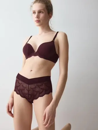 LOVE IN LACE