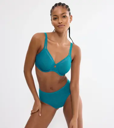 TRIUMPH SIGNATURE SHEER