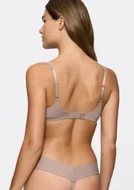 BODY MAKE-UP ILLUSION