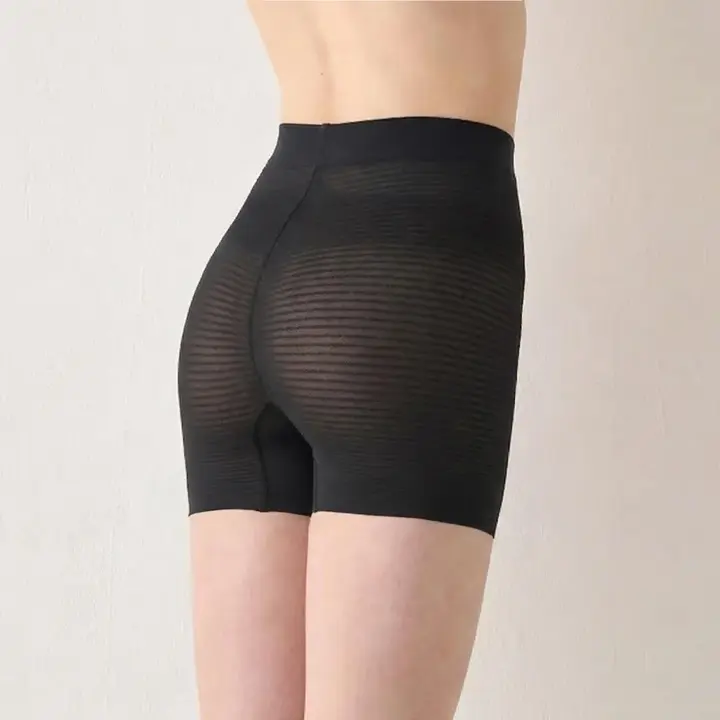 おなかサポート美ラインシェイパー ショートガードル, ブラック, model image number 1