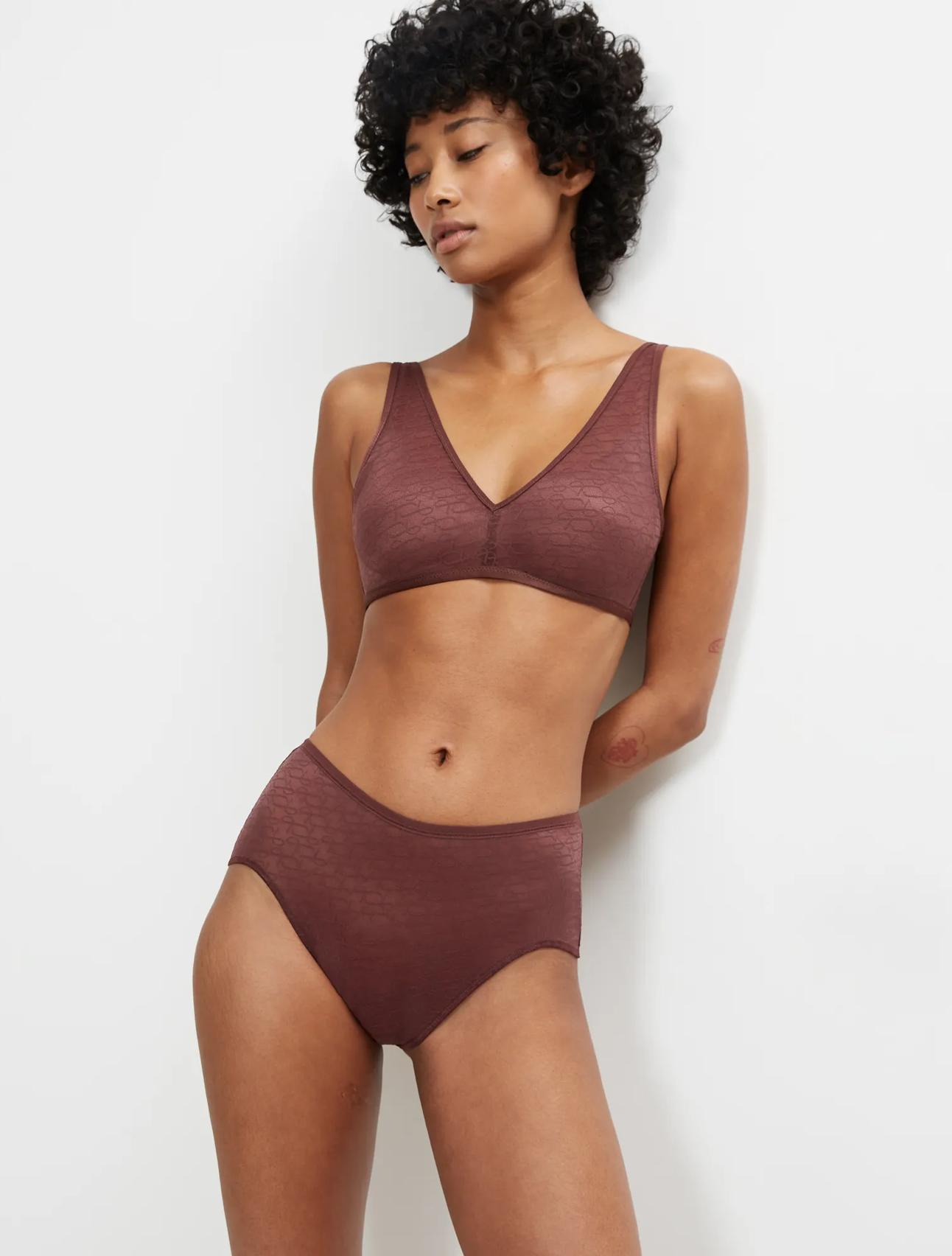 TRIUMPH SIGNATURE SHEER