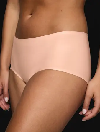 BODY MAKE-UP ILLUSION