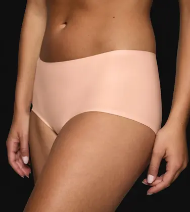 BODY MAKE-UP ILLUSION