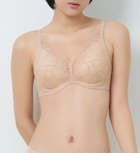 Triumph Body Make Up Illusion Lace เสื้อชั้นในมีโครง ดันทรง รูปแบบดีฟวี - Nude beige - มีโครง