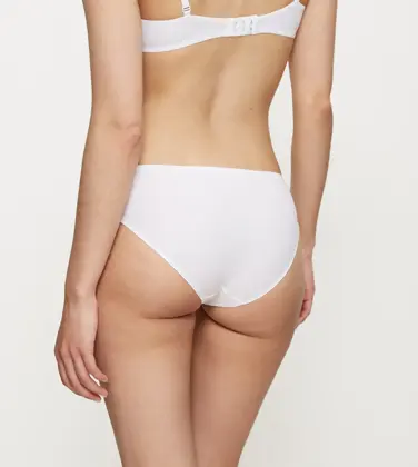 BODY MAKE-UP ESSENTIALS