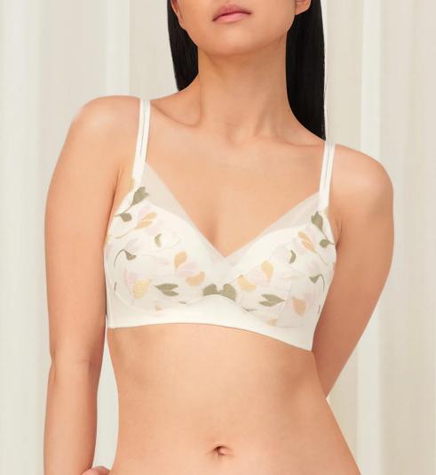 Triumph Áo Lót Spring Embroidery Không Gọng Mút Mỏng - Thân thiện môi trường - Vanille - Không gọng