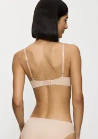 BODY MAKE-UP ESSENTIALS
