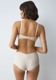BODY MAKE-UP ESSENTIALS