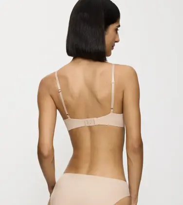 BODY MAKE-UP ESSENTIALS