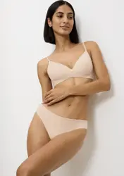 BODY MAKE-UP ESSENTIALS