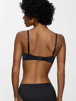 BODY MAKE-UP ESSENTIALS