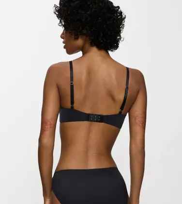BODY MAKE-UP ESSENTIALS
