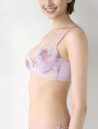 レッドレーベル バイ トリンプ0127 ブラジャー