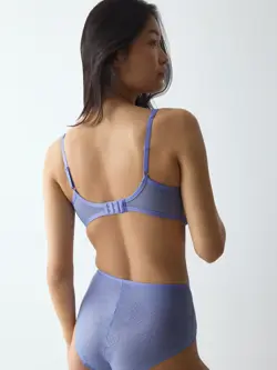 TRIUMPH SIGNATURE SHEER