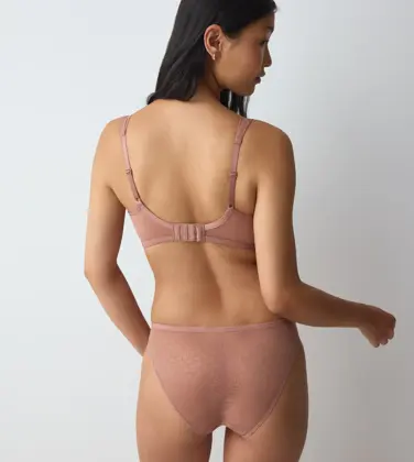 TRIUMPH SIGNATURE SHEER