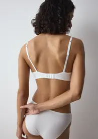 BODY MAKE-UP ESSENTIALS