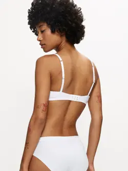 BODY MAKE-UP ESSENTIALS