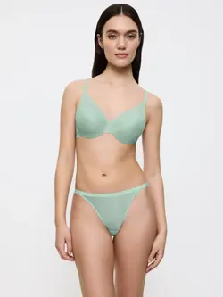 TRIUMPH SIGNATURE SHEER