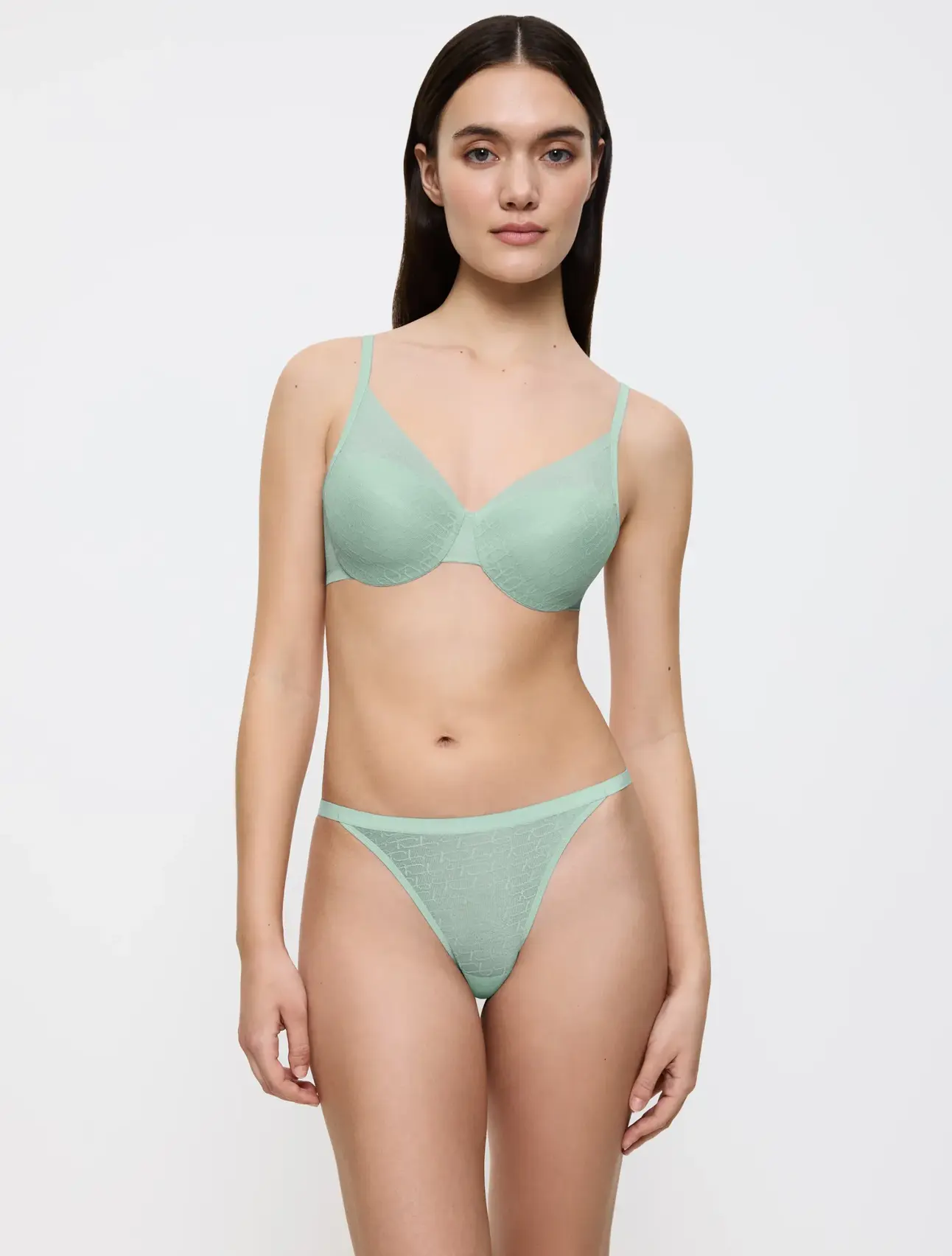 TRIUMPH SIGNATURE SHEER