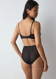 TRIUMPH SIGNATURE SHEER