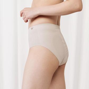 SO COMFORTABLE7610 はきこみ深めショーツ, ホワイト, model image number 1