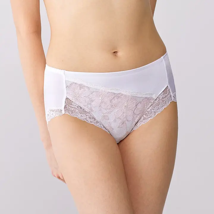 フロラーレ バイ トリンプ121 はきこみ深めショーツ, ホワイト, model image number 0