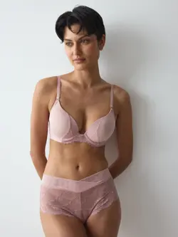 LOVE IN LACE