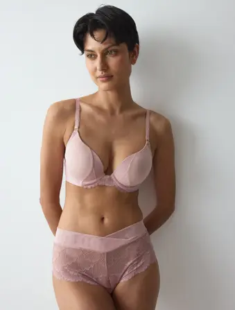 LOVE IN LACE
