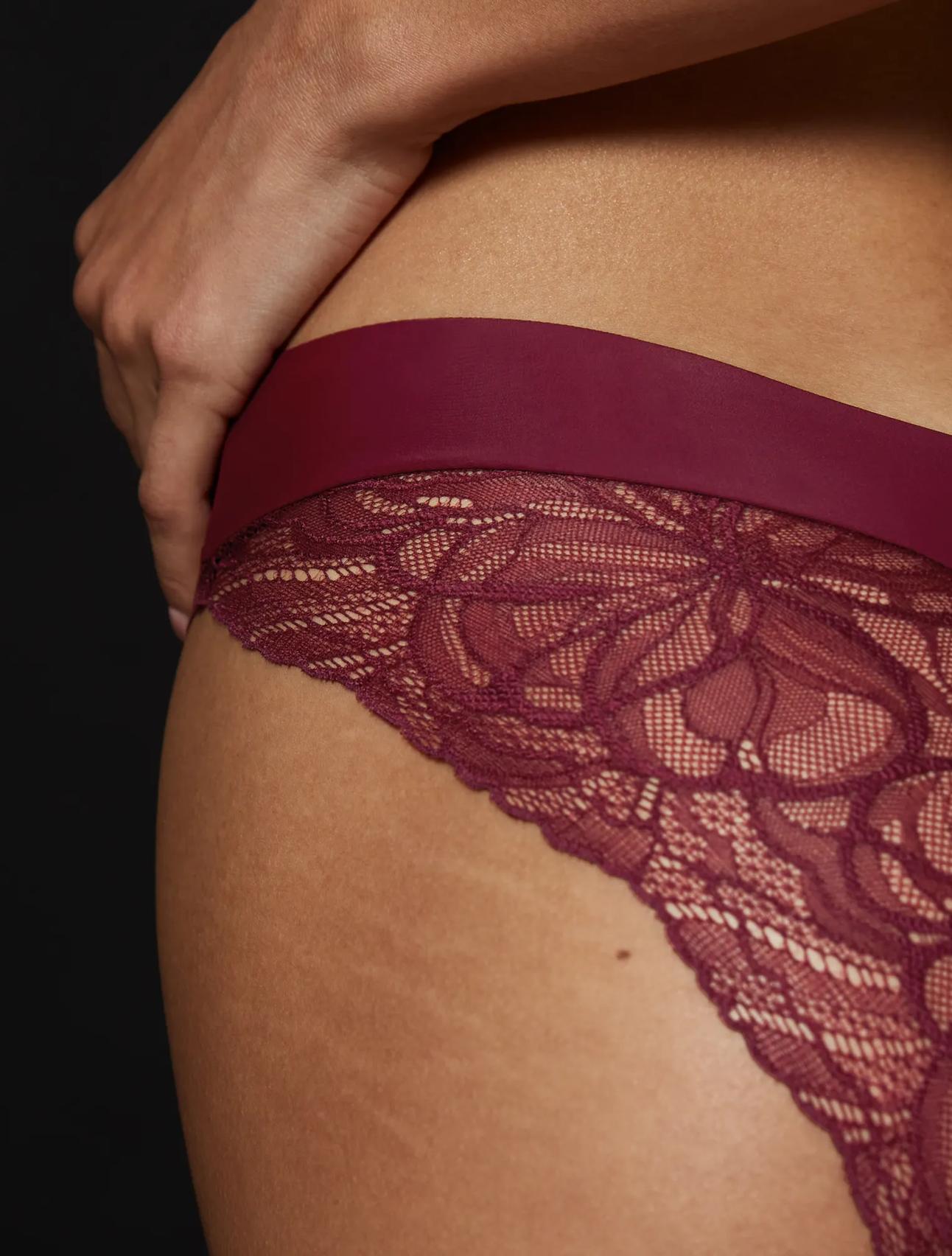 BODY MAKE-UP ILLUSION LACE