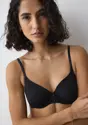 BODY MAKE-UP ESSENTIALS