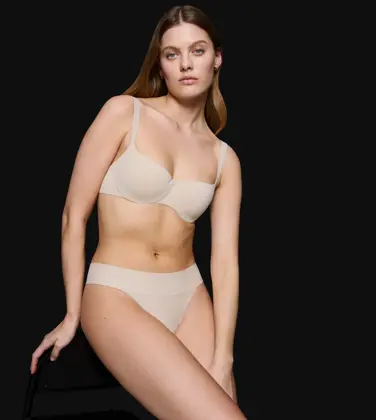 BODY MAKE-UP ILLUSION