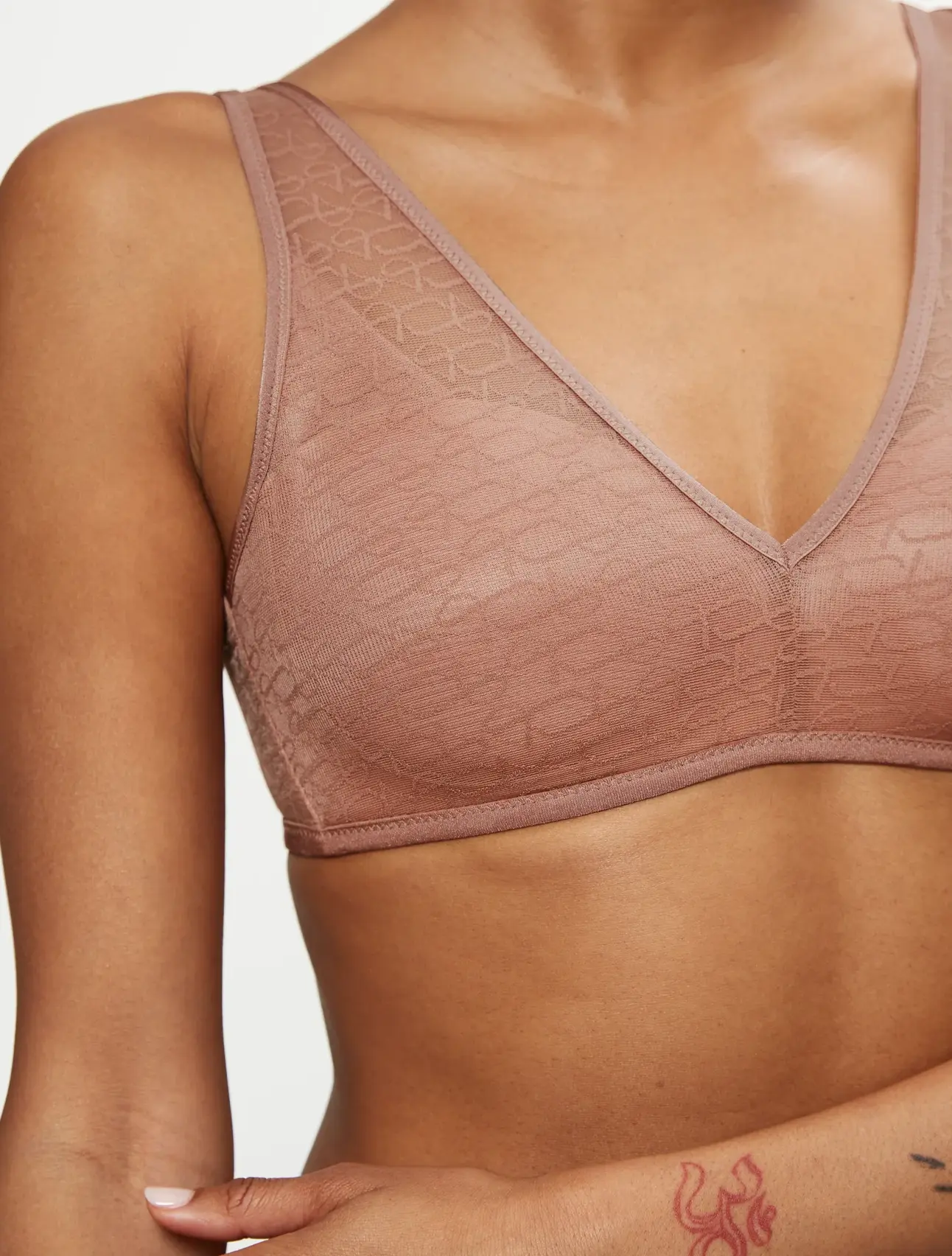 TRIUMPH SIGNATURE SHEER