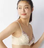 【SALE】夢みるブラ(R) ノンワイヤー スリムライン ノンワイヤーブラジャー ダンシングリリー, ベージュ, model image number 1