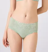 トリンプ プレミアム ゴールドレーベル4006 はきこみ深めショーツ【一部カラーSALE】, グリーン, model