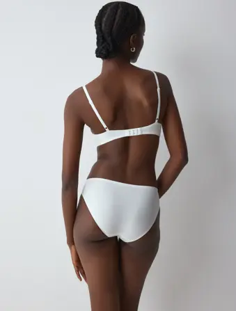 BODY MAKE-UP ESSENTIALS