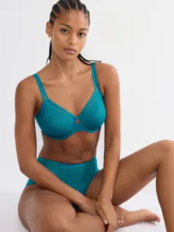 TRIUMPH SIGNATURE SHEER