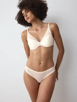 TRIUMPH SIGNATURE SHEER