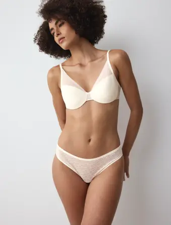 TRIUMPH SIGNATURE SHEER
