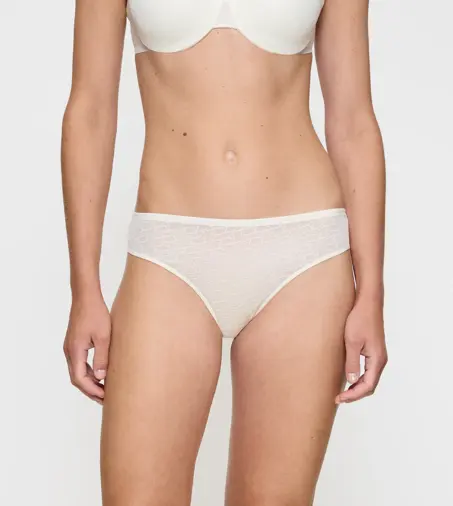 TRIUMPH SIGNATURE SHEER