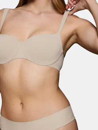 BODY MAKE-UP ILLUSION