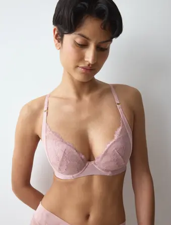 LOVE IN LACE