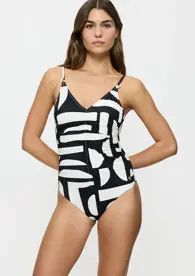 SUMMER ALLURE