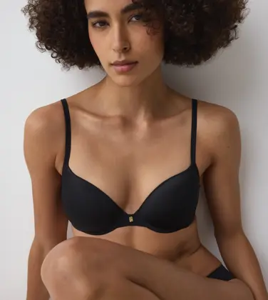 BODY MAKE-UP ESSENTIALS