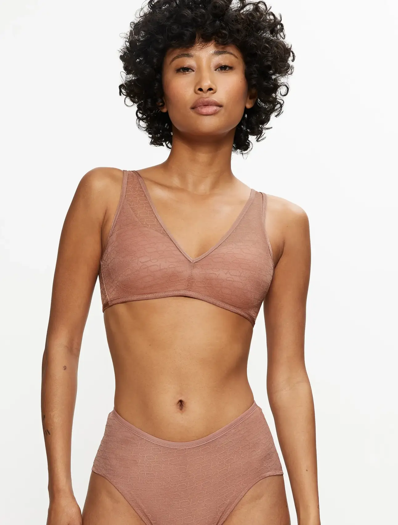 TRIUMPH SIGNATURE SHEER