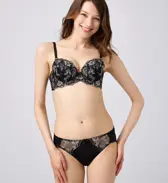 【WEB限定】美胸ソフトブラ クラッシーペタルズ ブラ＆ショーツセット, ブラック, model image number 2